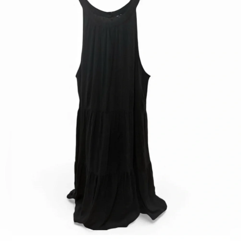 Black Sleeveless Dress